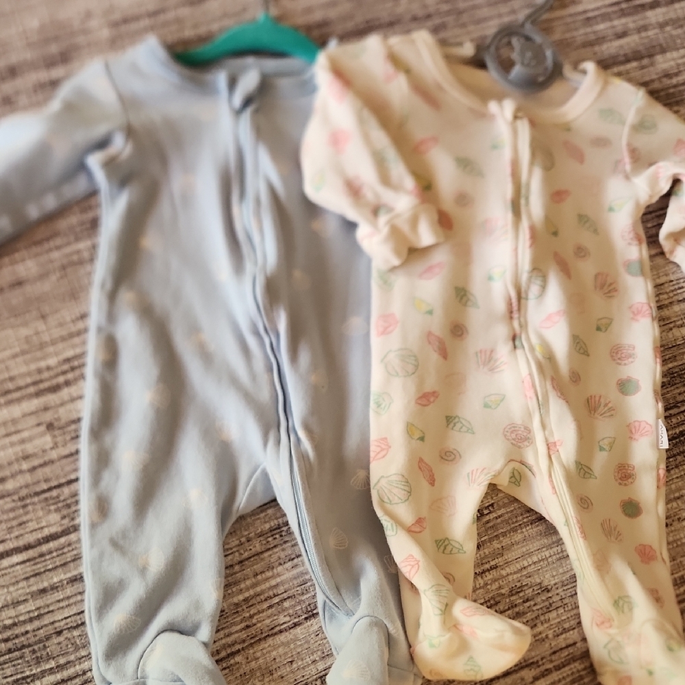 2 Tahari Ocean Themed Sleepers